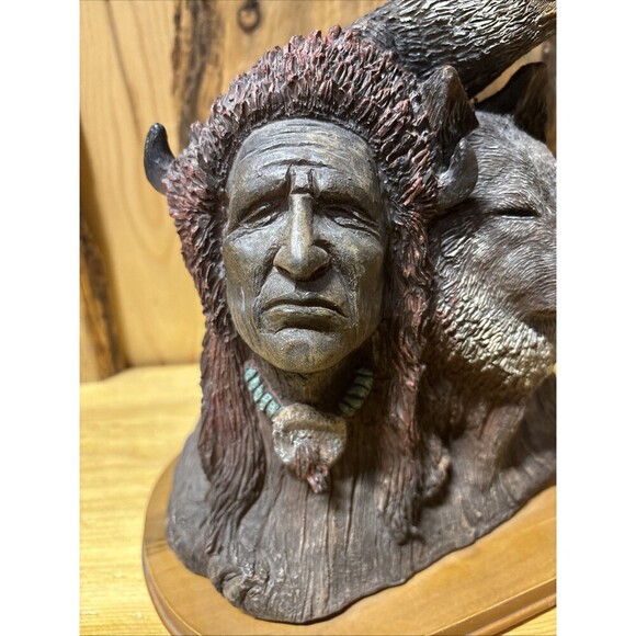 Eagle Indian Wolf Statue Resin on Wood Base Native American Intricate Details - Picture 4 of 9